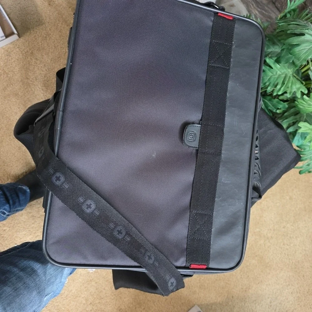 Wenger Swiss Gear Computer Laptop Tablet Carrying Black Briefcase Travel Bag